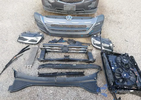 2018 Volkswagen Tiguan 2.0T S z USA, uszkodzony, nr VIN 3VV0B7AX1JM014150